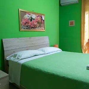 domus-neapolis.hotels-amalfi.com/
